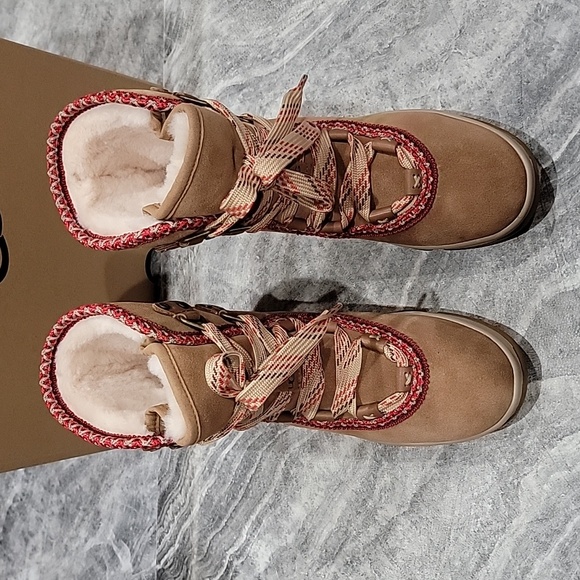 NIB (new in box) Women's UGG Hiker Boots - Picture 2 of 8